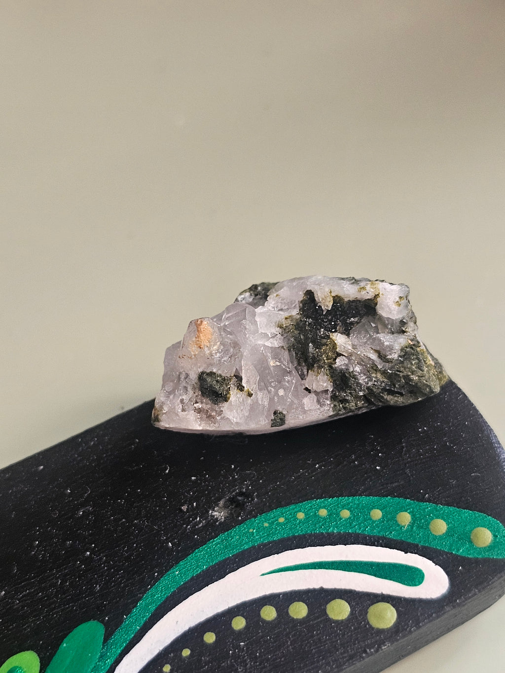 Encensoir avec epidote sur quartz