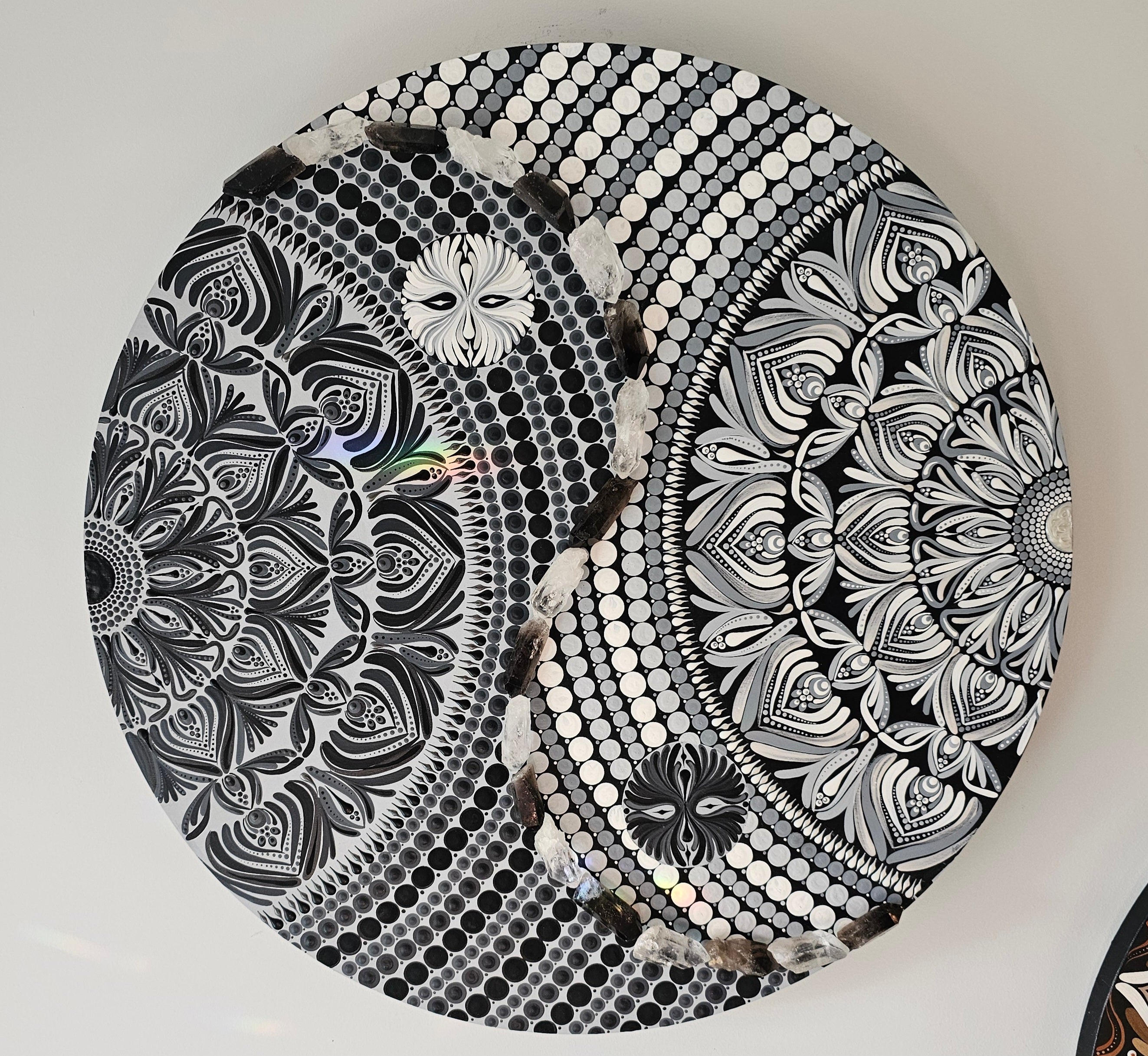 L'ombre et la lumière 🖤☯️🤍Afficher au centre Holistique l'Harmonie.